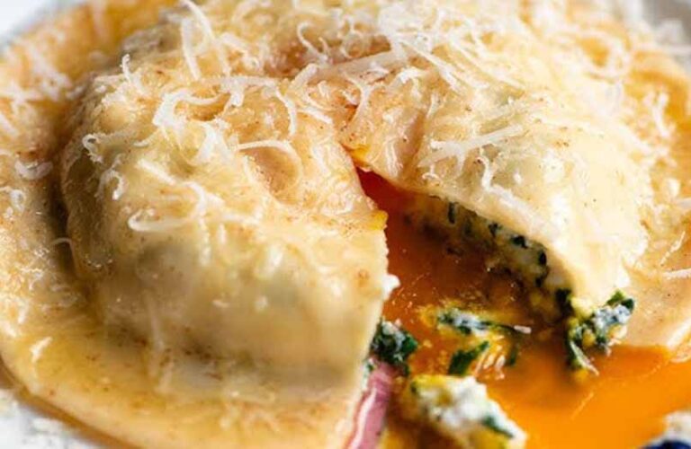 The distinction between raviolo and ravioli is simple but essential. Ravioli is the plural form of the word, referring to multiple small pasta parcels.